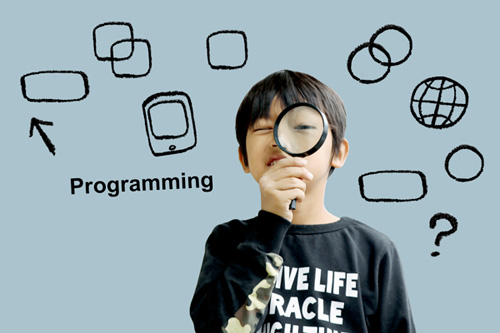プログラミングを学ぶ子ども